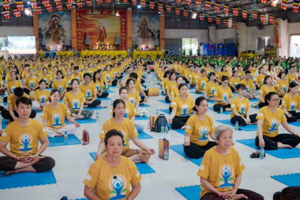 Các hành giả Yoga tham dự chương trình