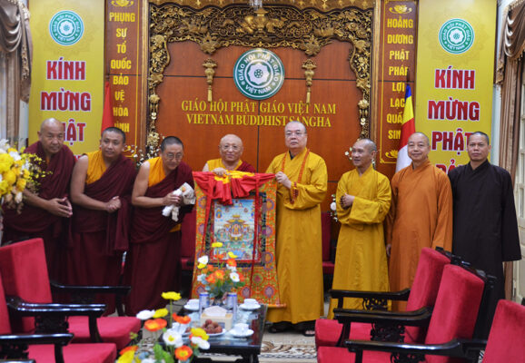 Tăng đoàn Phật giáo Nepal thăm T.Ư Giáo hội Phật giáo Việt Nam