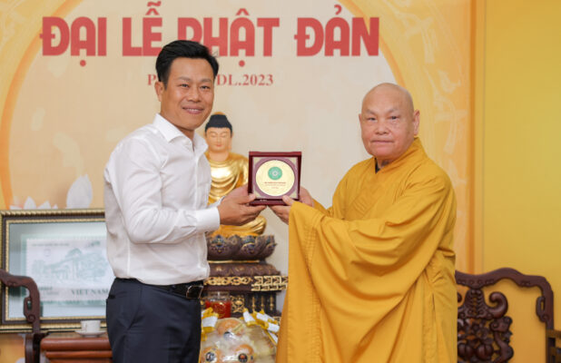 Ban giám đốc Đại học Quốc gia Hà Nội thăm Hòa thượng Chủ tịch GHPGVN