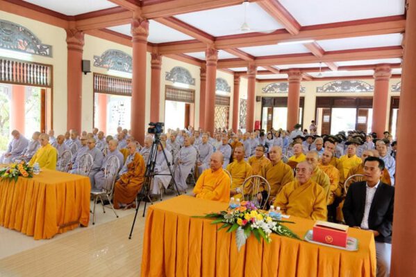 Tiếp tục hành trình thăm, cúng dường và thuyết giảng trường hạ tại các tỉnh miền Trung, ngày 22/7/2024, đoàn chư Tôn đức lãnh đạo Ban Hoằng pháp và Ban Kinh tế Tài chính Trung ương GHPGVN đã đến thăm Ban Trị sự và hành giả an cư tại hai tỉnh Bình Định và Phú Yên.