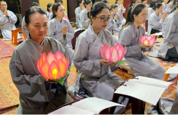 Ngày 21/7/2024 tại chùa Hương, các thành viên CLB TTN Phật tử chùa Quán Sứ phát tâm về đây, tụng Kinh Trì niệm chú Đại Bi nhân lễ Khánh đản