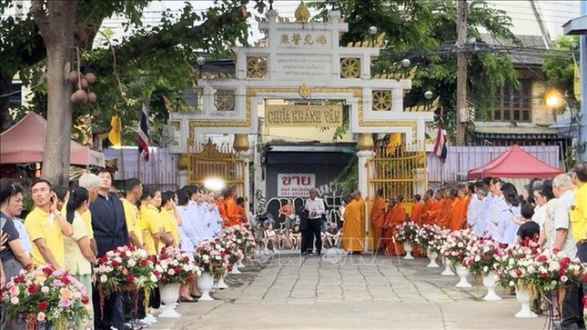 Tại chùa Khánh Vân, thủ đô Bangkok đã diễn ra Lễ đón nhận sắc phong của Nhà vua Thái Lan Maha Vajiralongkorn Phra Vajiraklaochaoyuhua dành 