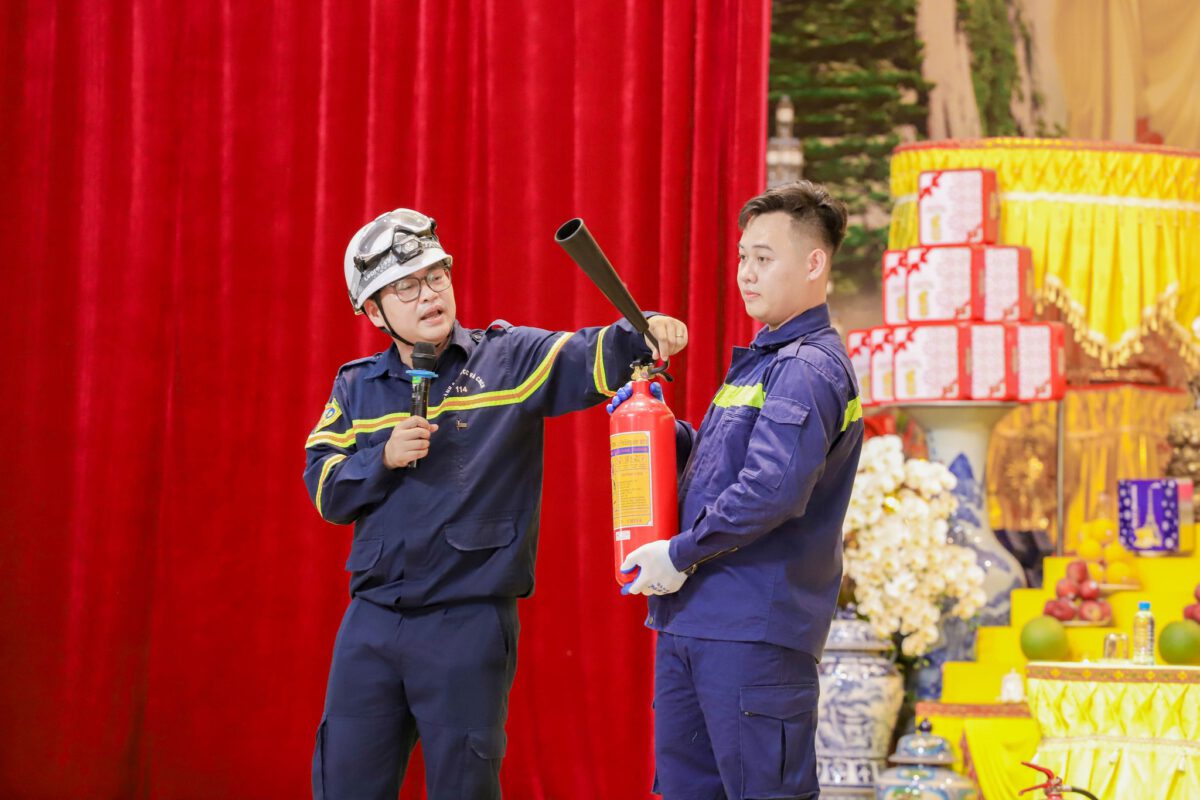 Sáng ngày 09/7/202 bước vào ngày tu tập thứ ba của khóa tu các bạn khóa sinh đã có những trải nghiệm rèn luyện Kỹ năng PCCC