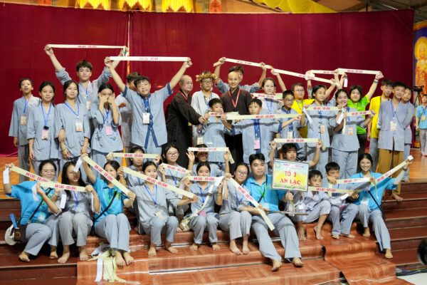 Chiều ngày 09/07 các em khóa sinh Khóa tu mùa hè 2024 tại chùa Khai Nguyên có thêm một trải nghiệm mới trong chương trình “Rung chuông chùa”