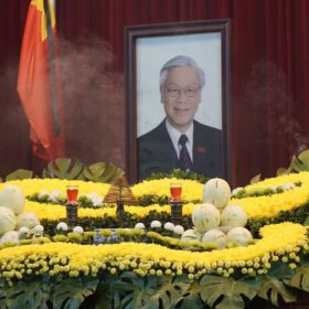 Học viện Phật giáo Việt Nam tại Hà Nội đã trang nghiêm làm lễ cầu siêu, tưởng niệm cố Giáo sư, Tiến sĩ Nguyễn Phú Trọng, Tổng Bí thư