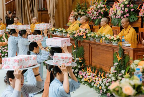 Tại Chùa Yên Quán Thượng tọa Thích Giác Minh quang lâm thuyết giảng với chủ đề “ý nghĩa lễ Vu lan- đền báo tứ trọng ân” nhân mùa Vu lan