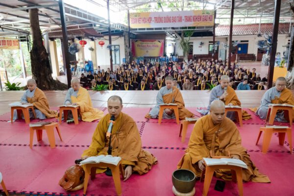 Hạ trường chùa Cam Lộ đã tổ chức thành công Khoá cộng tu với sự tham dự của hơn 200 Phật tử đến từ các chùa, các Đạo tràng trên địa bàn