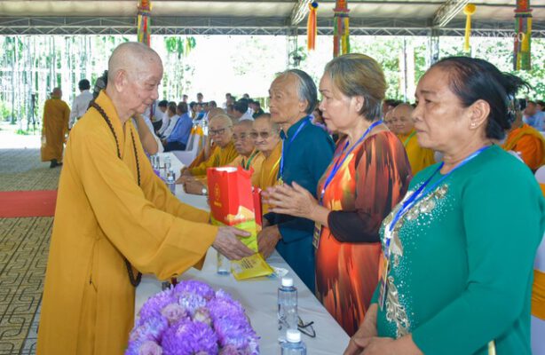 Tại Khu Di tích lịch sử cấp Quốc gia Ngã Ba Giồng đã diễn ra Lễ tưởng niệm các anh hùng, liệt sĩ do Ủy ban MTTQVN H.Hóc Môn phối hợp BTS