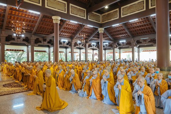 chư Tăng Ni, Phật tử Thiền phái Trúc Lâm Việt Nam đã vân tập về tổ đình Thường Chiếu đảnh lễ khánh tuế Trưởng lão Hòa thượng Thích Thanh Từ 