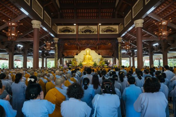 chư Tăng Ni, Phật tử Thiền phái Trúc Lâm Việt Nam đã vân tập về tổ đình Thường Chiếu đảnh lễ khánh tuế Trưởng lão Hòa thượng Thích Thanh Từ 