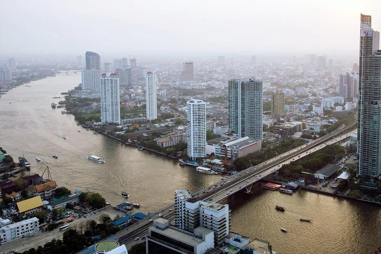 Ngày xưa, sông Chao Phraya ở Bangkok là dòng sông trong lành, sạch sẽ. Nhưng theo thời gian, dòng sông đã dần ô nhiễm và suy thoái môi trường.