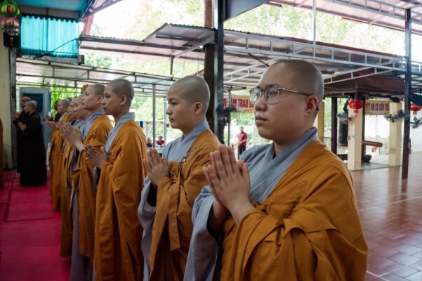 Tại Hạ trường Chùa Cam Lộ (tp. Lào Cai) đã diễn ra Lễ Tác pháp Tự tứ theo truyền thống Bắc tông, kết thúc ba tháng mùa An cư kiết hạ