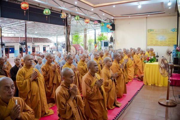 Tại Hạ trường Chùa Cam Lộ (tp. Lào Cai) đã diễn ra Lễ Tác pháp Tự tứ theo truyền thống Bắc tông, kết thúc ba tháng mùa An cư kiết hạ