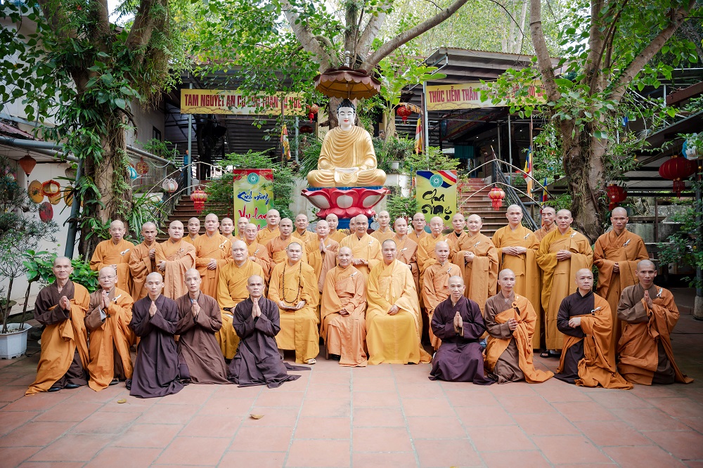 Tại Hạ trường Chùa Cam Lộ (tp. Lào Cai) đã diễn ra Lễ Tác pháp Tự tứ theo truyền thống Bắc tông, kết thúc ba tháng mùa An cư kiết hạ