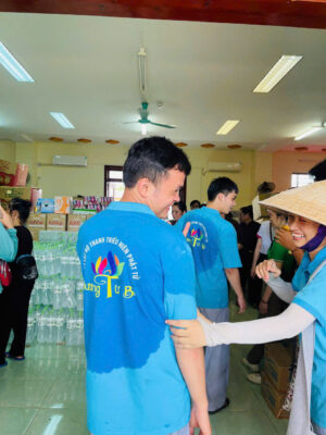 Chùa Khai Nguyên chư Tăng, Ni và Phật tử đã thực hiện chuyến từ thiện tới các tỉnh thành Phía Bắc bị ảnh hưởng nặng nề bởi tình trạng mưa bão