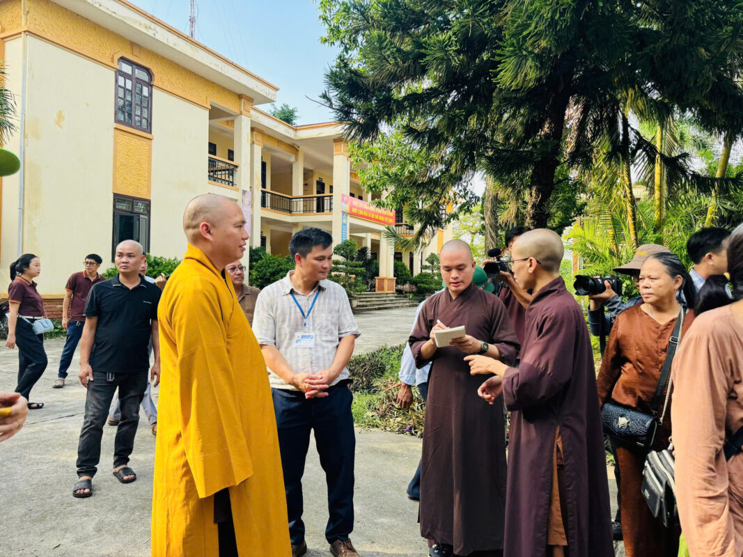 Chùa Khai Nguyên (Sơn Tây) đã thực hiện cứu trợ tại 4 xã Tốt Động, Tân Tiến, Hoàng Văn Thụ và Nam Phương Tiến thuộc huyện Chương Mỹ, Hà Nội